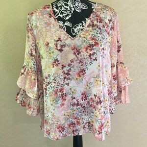 NWT LG BEAUTIFUL FLORAL PRINT V NECK DOUBLE BELLED SLEEVE BY CURE